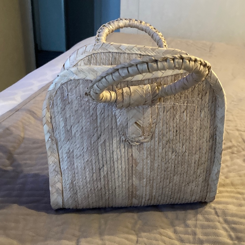 Elegant Tan Woven Handbag